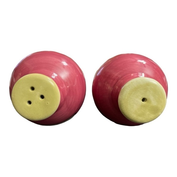 Vintage French Collectible Sale & Pepe Salt & Pepper Shaker Set pink jug shape - Picture 5 of 10
